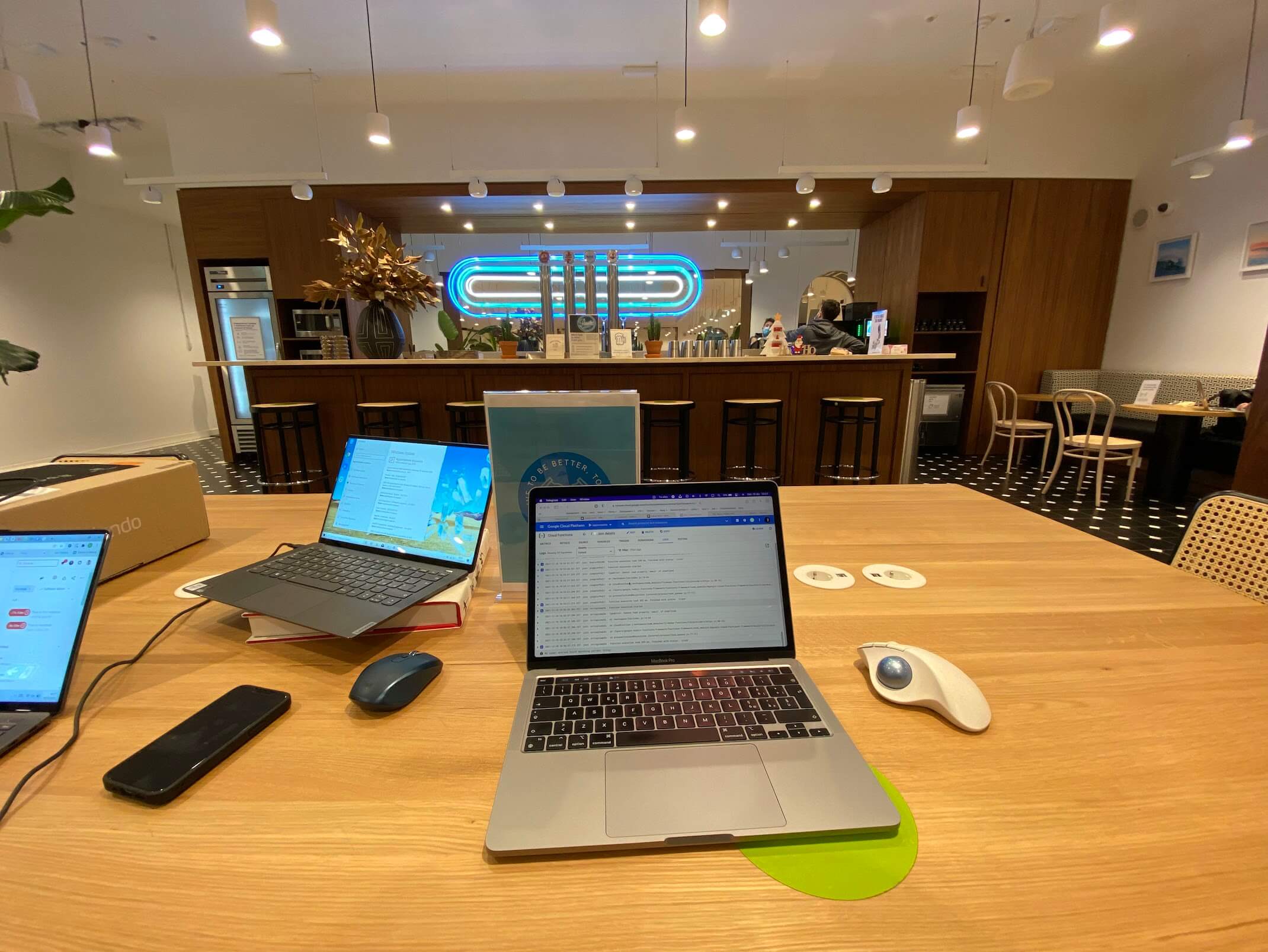 Postazione di Matteo Ricupero in uno spazio coworking
